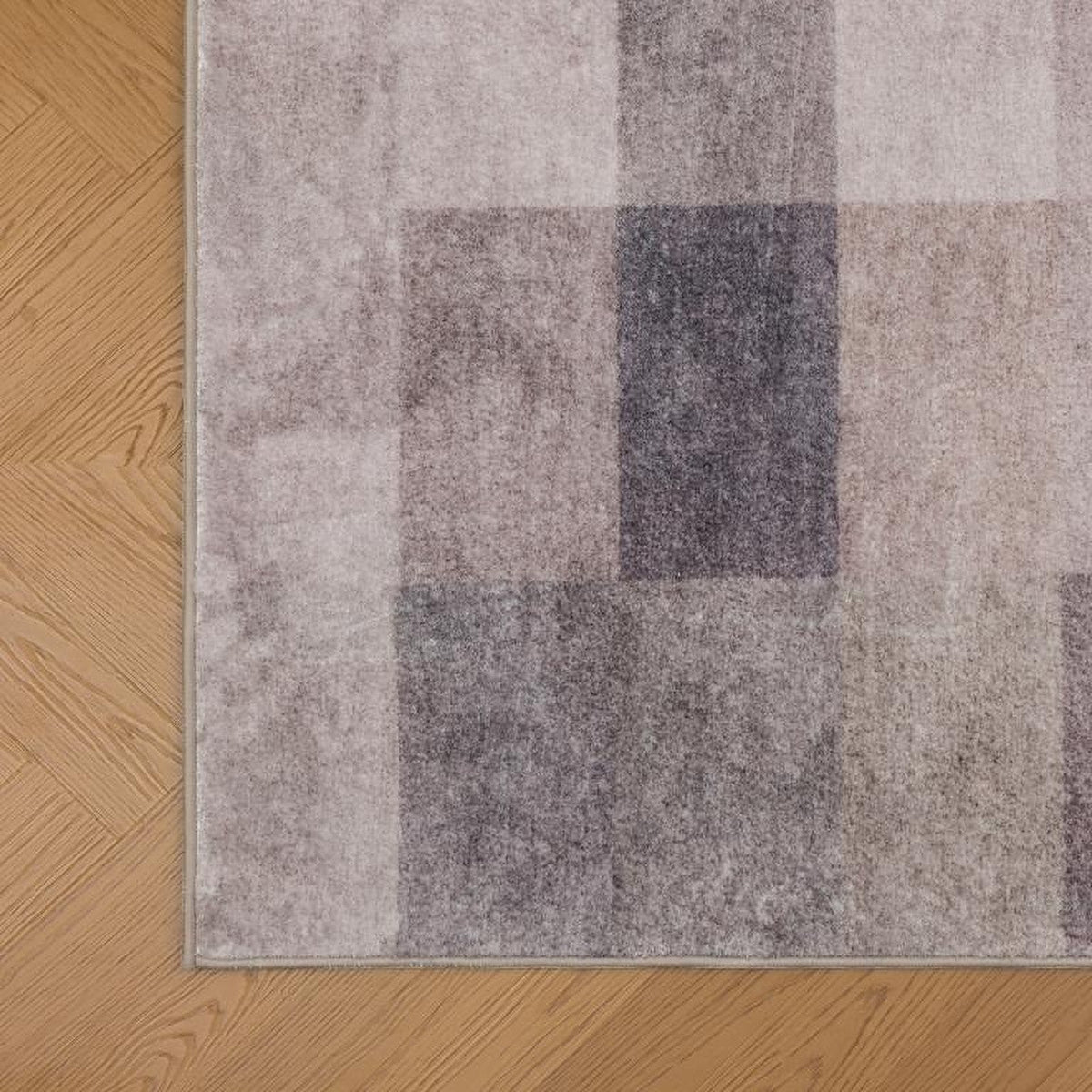 Tapis Albi, coloris gris, le bord de près
